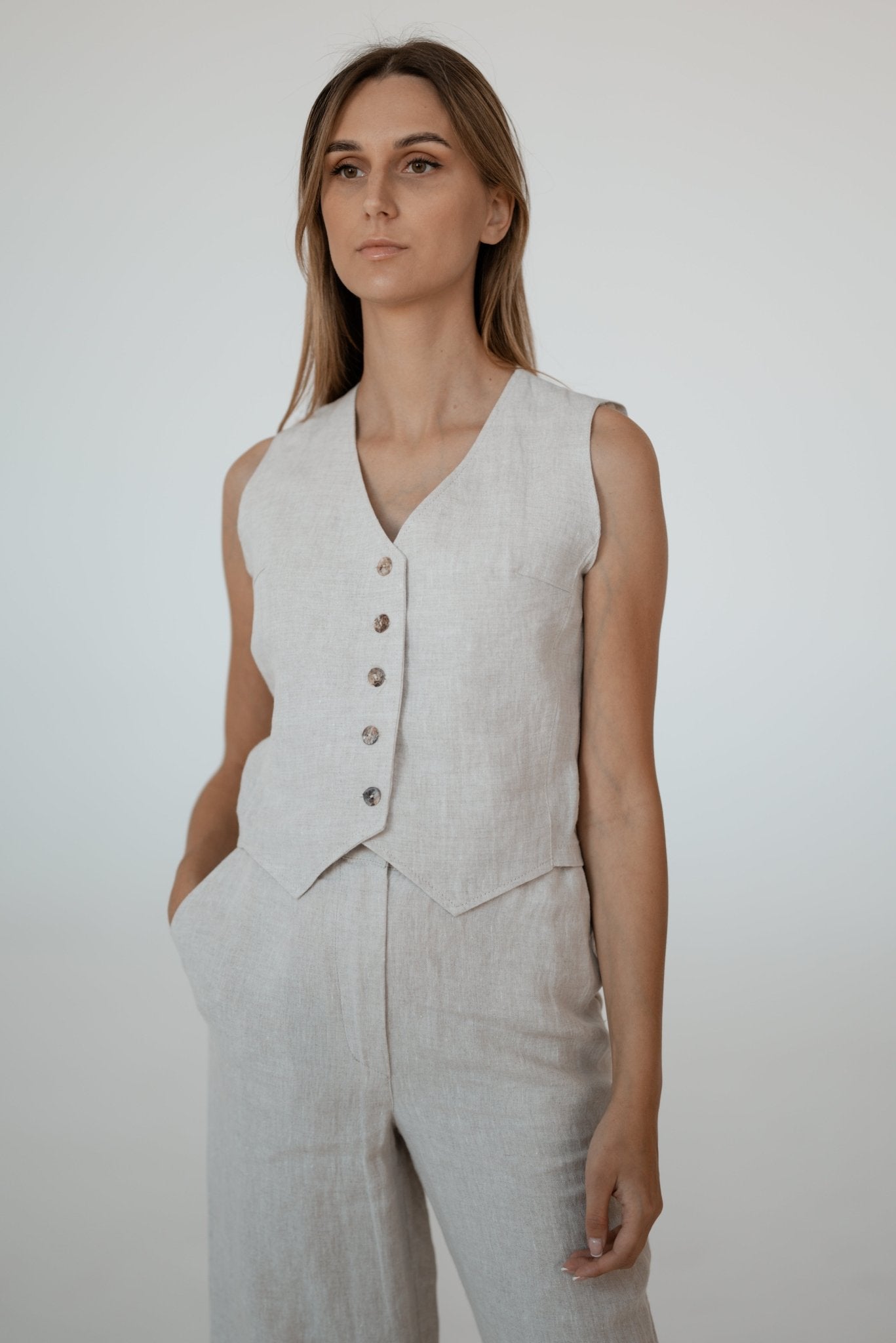 Linen Tablecloth – Natural – White | Wholesale Linen Towels, Tablecloths, Napkins, Bathrobes, Aprons, Abayas & Thobes - Middle East Collection by Unique Linen“