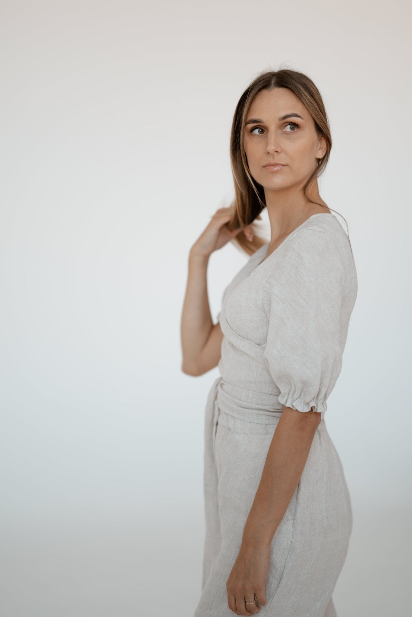 Linen Tablecloth – Natural – White | Wholesale Linen Towels, Tablecloths, Napkins, Bathrobes, Aprons, Abayas & Thobes - Middle East Collection by Unique Linen“