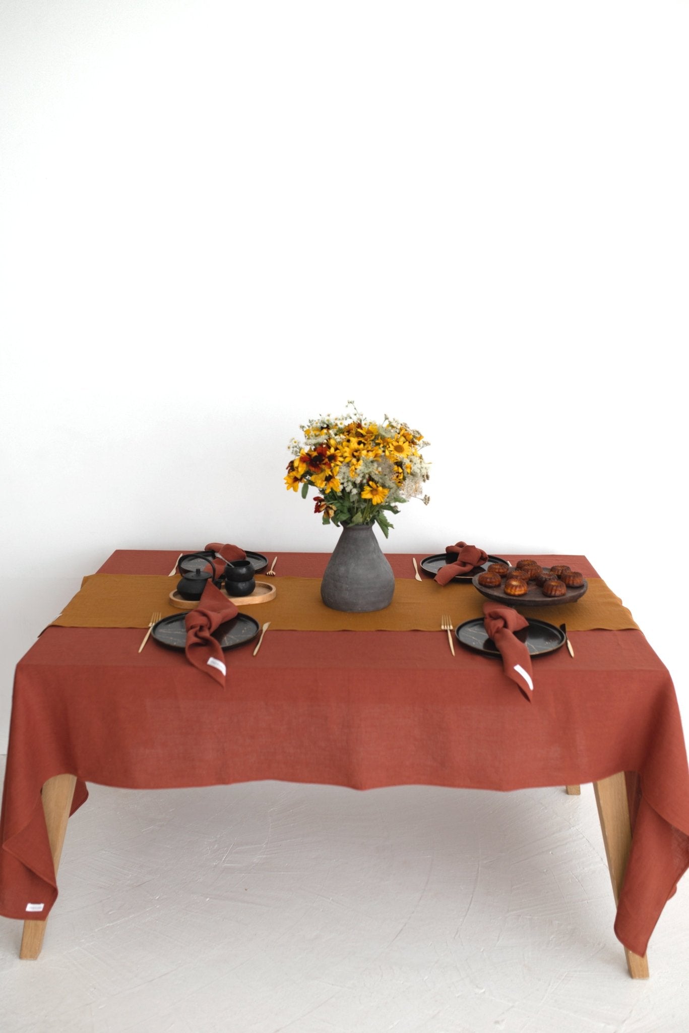 Linen Tablecloth – Natural – White | Wholesale Linen Towels, Tablecloths, Napkins, Bathrobes, Aprons, Abayas & Thobes - Middle East Collection by Unique Linen“