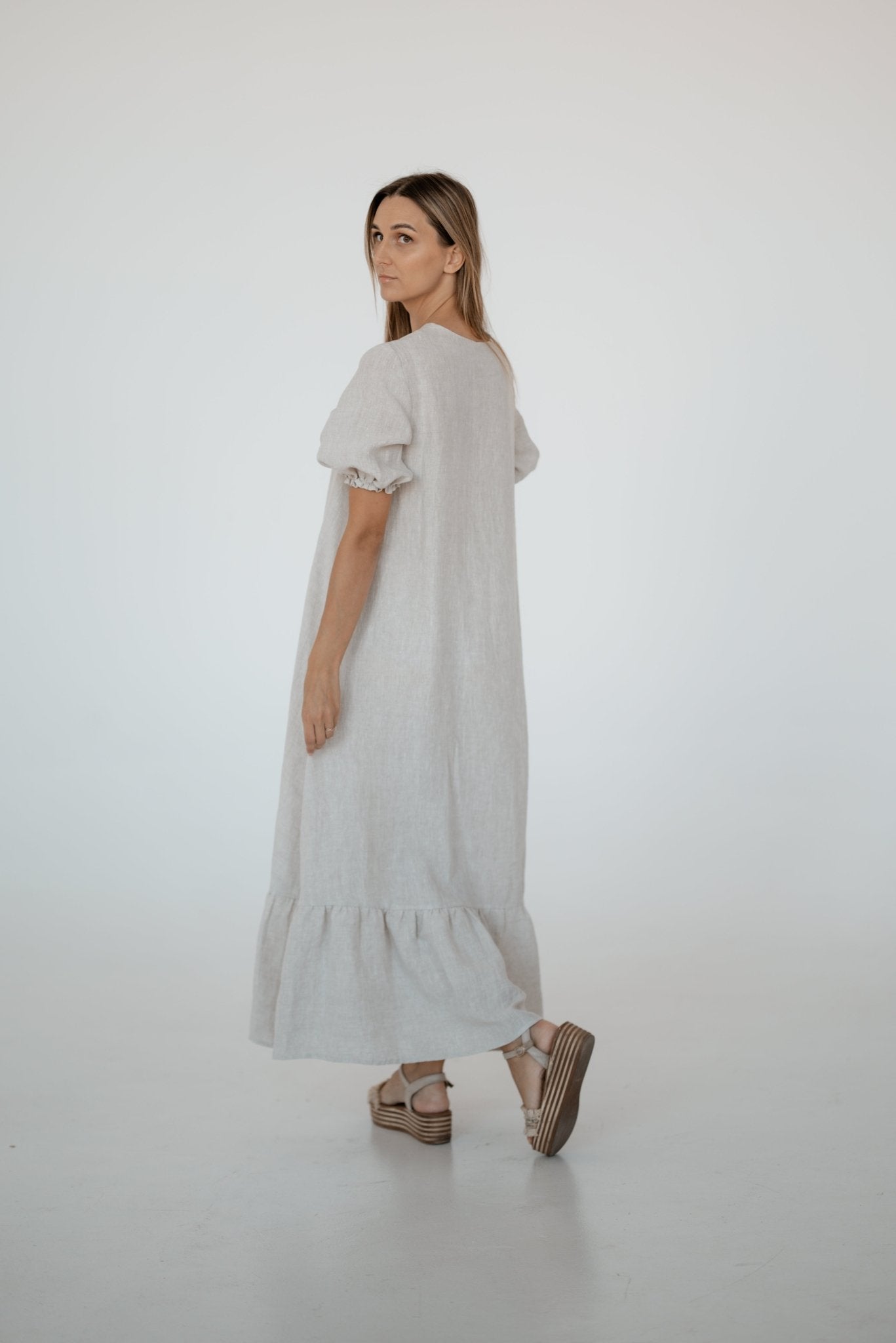 Linen Tablecloth – Natural – White | Wholesale Linen Towels, Tablecloths, Napkins, Bathrobes, Aprons, Abayas & Thobes - Middle East Collection by Unique Linen“