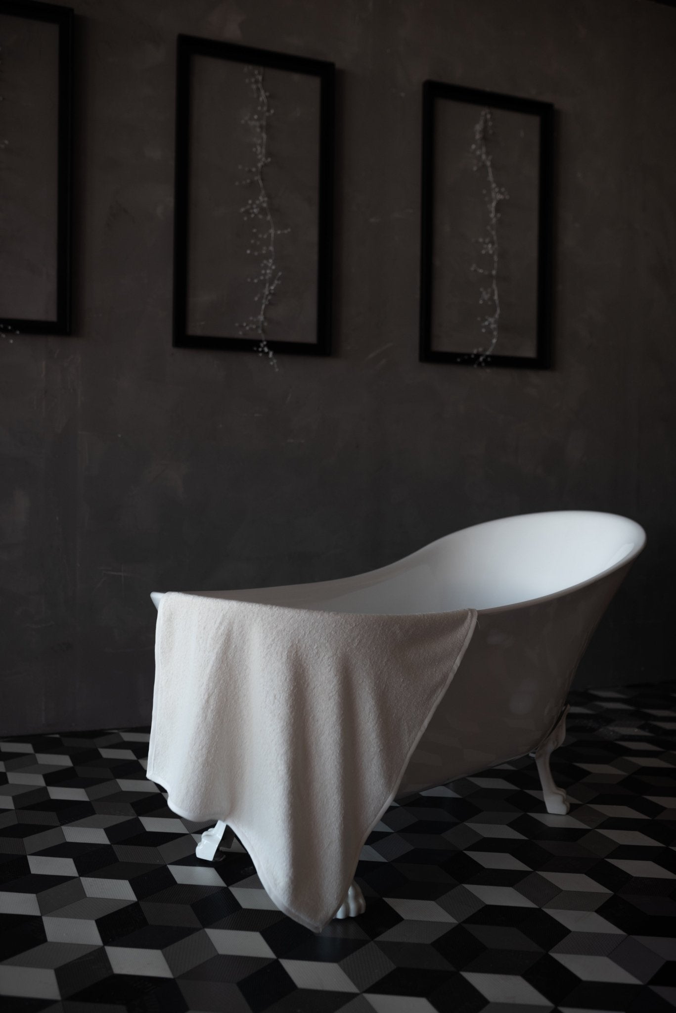 Linen Tablecloth – Natural – White | Wholesale Linen Towels, Tablecloths, Napkins, Bathrobes, Aprons, Abayas & Thobes - Middle East Collection by Unique Linen“