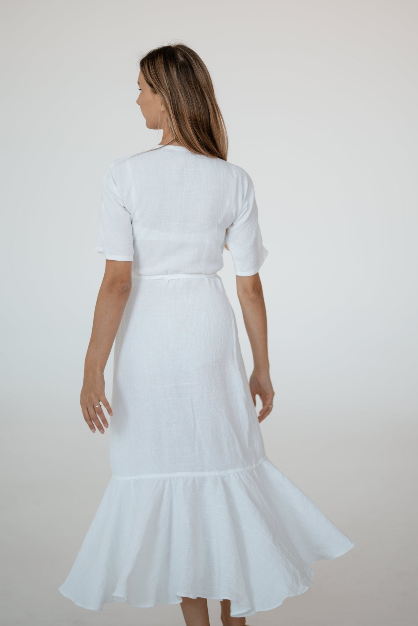 Linen Tablecloth – Natural – White | Wholesale Linen Towels, Tablecloths, Napkins, Bathrobes, Aprons, Abayas & Thobes - Middle East Collection by Unique Linen“