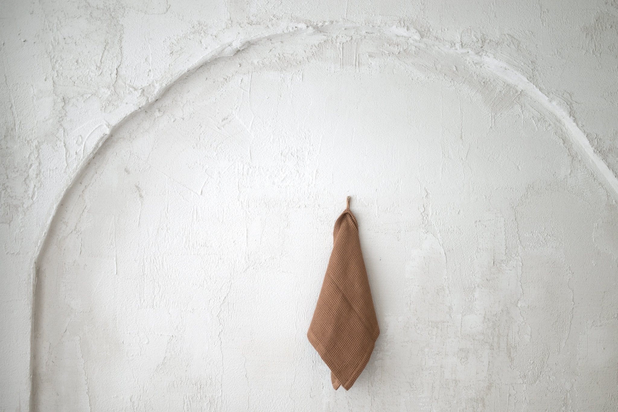 Linen Tablecloth – Natural – White | Wholesale Linen Towels, Tablecloths, Napkins, Bathrobes, Aprons, Abayas & Thobes - Middle East Collection by Unique Linen“
