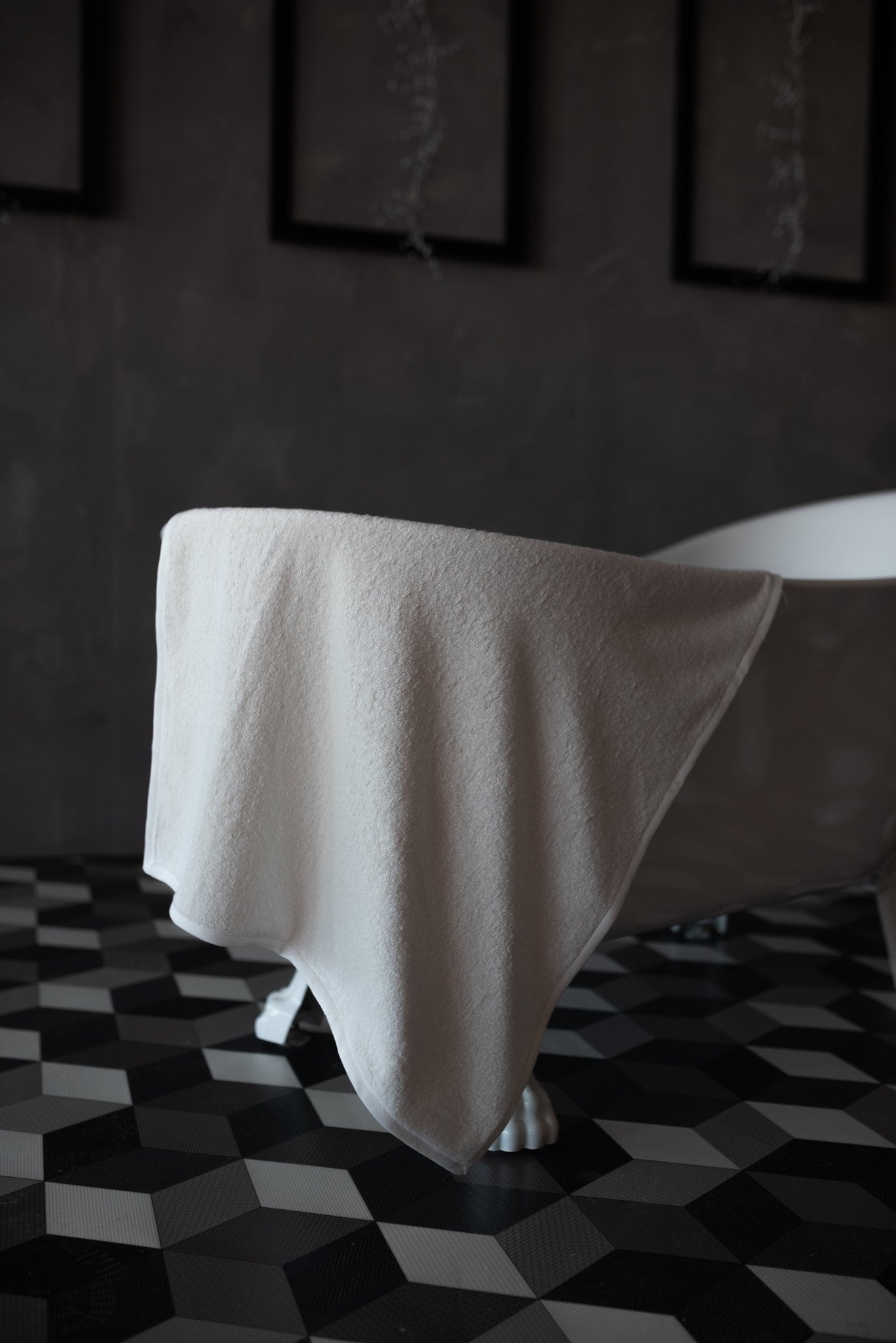 Linen Tablecloth – Natural – White | Wholesale Linen Towels, Tablecloths, Napkins, Bathrobes, Aprons, Abayas & Thobes - Middle East Collection by Unique Linen“