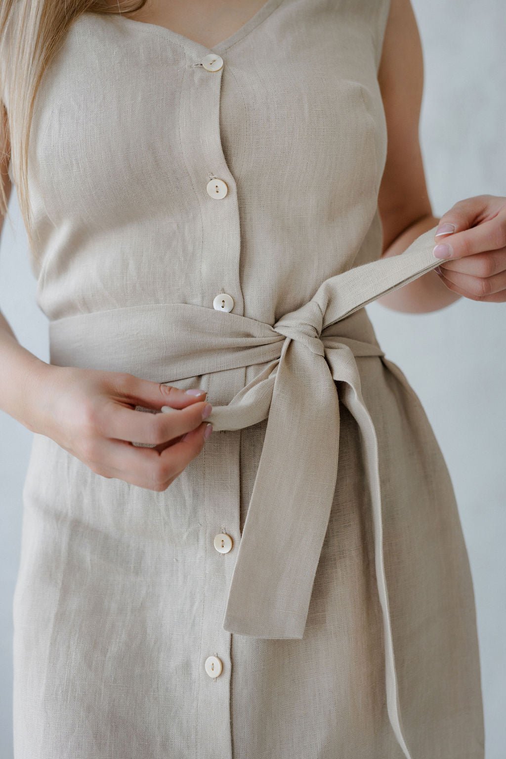 Linen Tablecloth – Natural – White | Wholesale Linen Towels, Tablecloths, Napkins, Bathrobes, Aprons, Abayas & Thobes - Middle East Collection by Unique Linen“