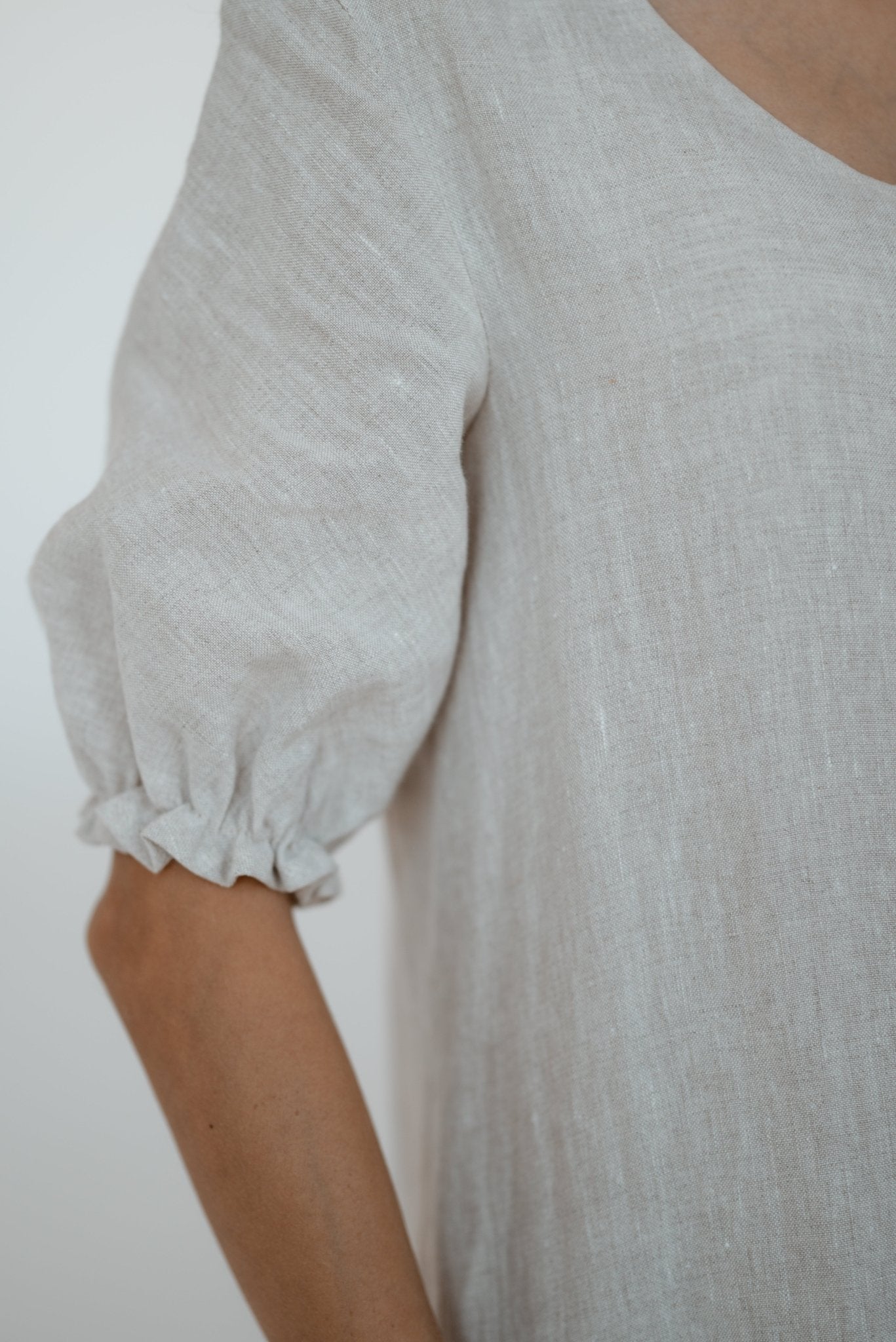 Linen Tablecloth – Natural – White | Wholesale Linen Towels, Tablecloths, Napkins, Bathrobes, Aprons, Abayas & Thobes - Middle East Collection by Unique Linen“