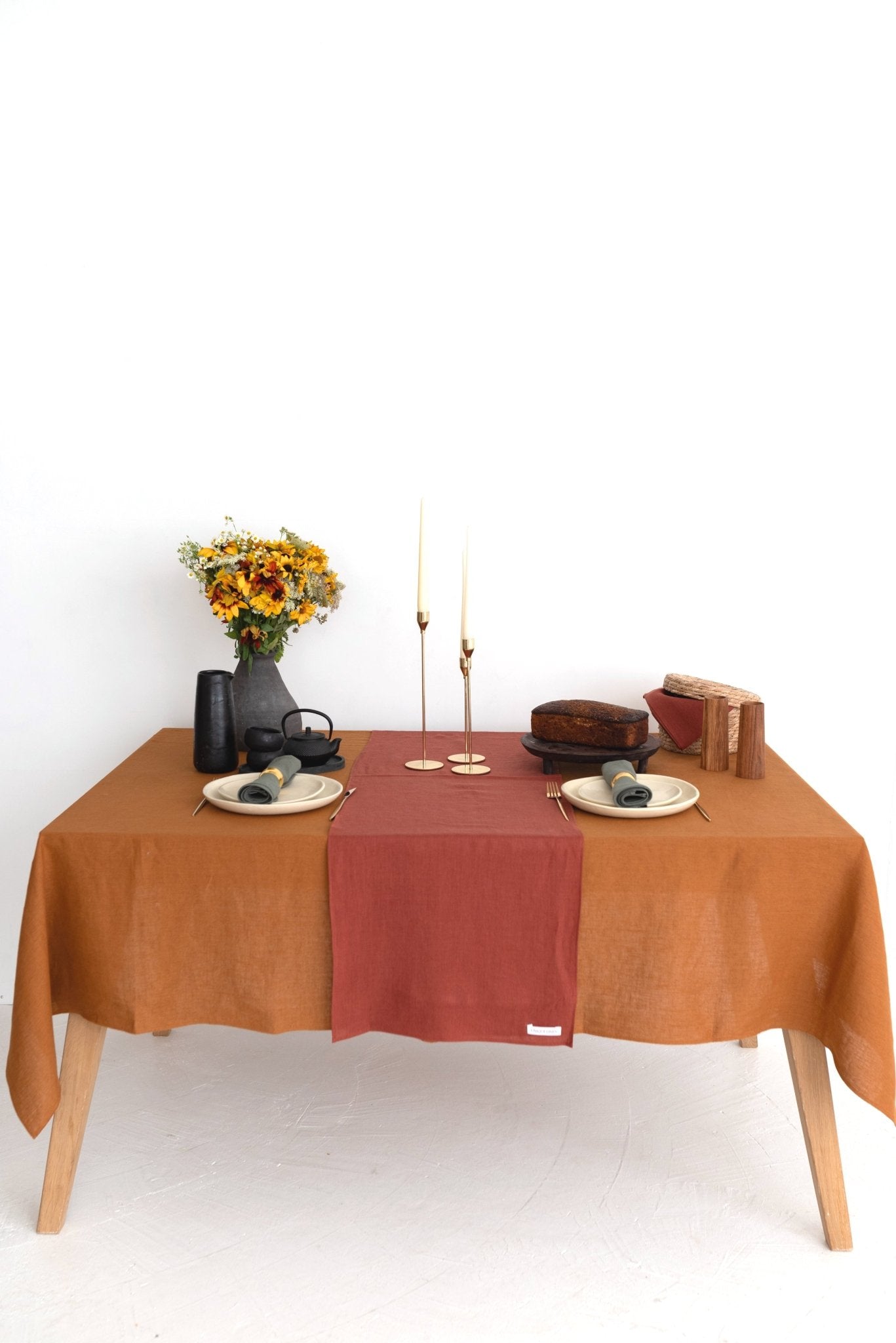 Linen Tablecloth – Natural – White | Wholesale Linen Towels, Tablecloths, Napkins, Bathrobes, Aprons, Abayas & Thobes - Middle East Collection by Unique Linen“