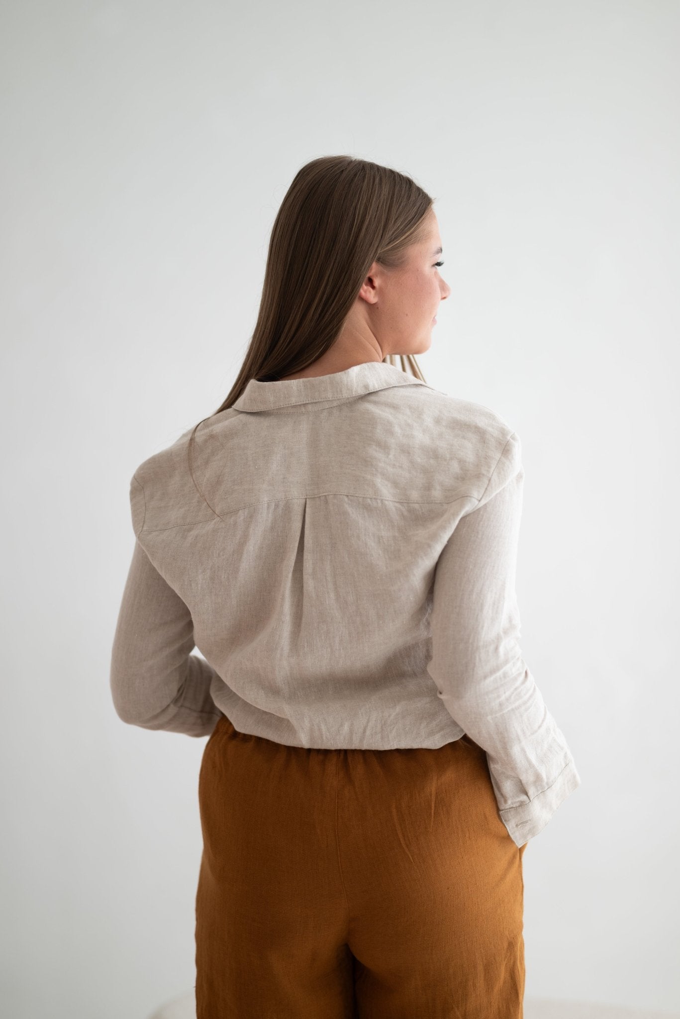 Linen Tablecloth – Natural – White | Wholesale Linen Towels, Tablecloths, Napkins, Bathrobes, Aprons, Abayas & Thobes - Middle East Collection by Unique Linen“