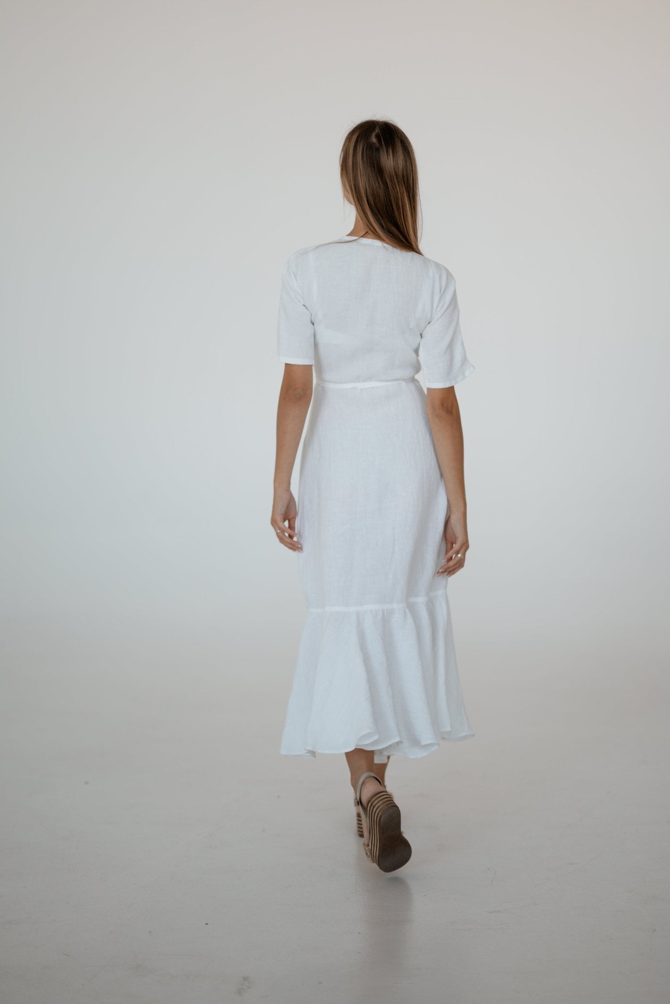 Linen Tablecloth – Natural – White | Wholesale Linen Towels, Tablecloths, Napkins, Bathrobes, Aprons, Abayas & Thobes - Middle East Collection by Unique Linen“