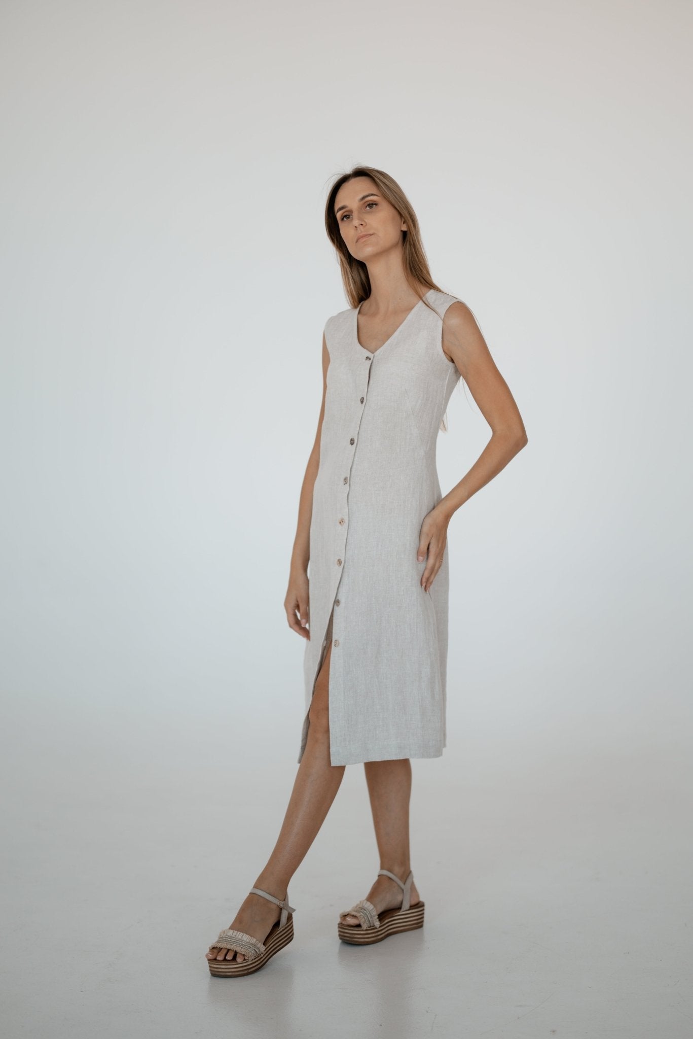 Linen Tablecloth – Natural – White | Wholesale Linen Towels, Tablecloths, Napkins, Bathrobes, Aprons, Abayas & Thobes - Middle East Collection by Unique Linen“