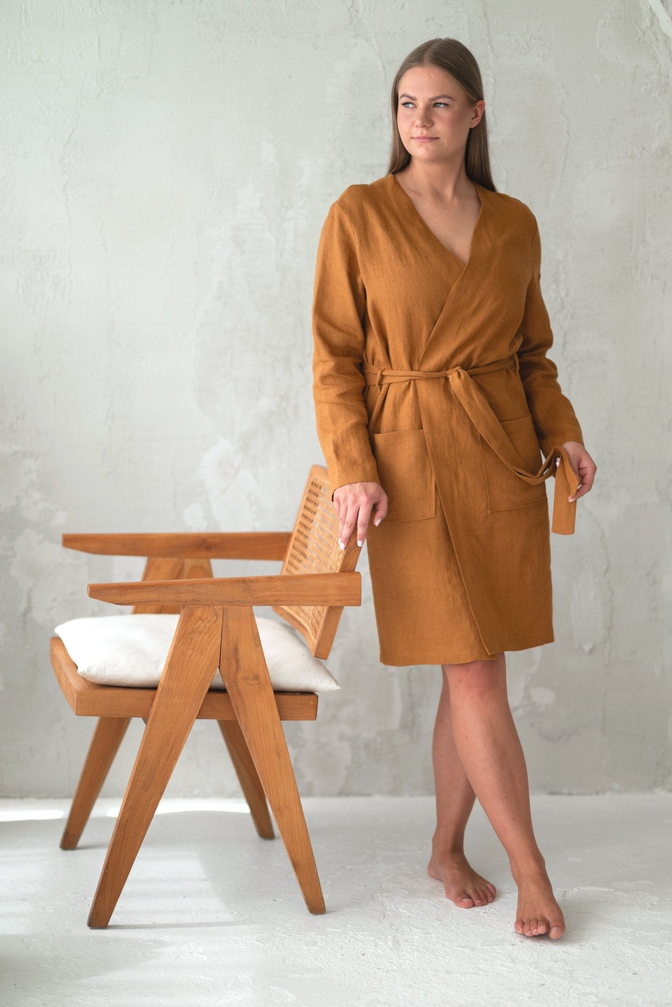 Linen Tablecloth – Natural – White | Wholesale Linen Towels, Tablecloths, Napkins, Bathrobes, Aprons, Abayas & Thobes - Middle East Collection by Unique Linen“