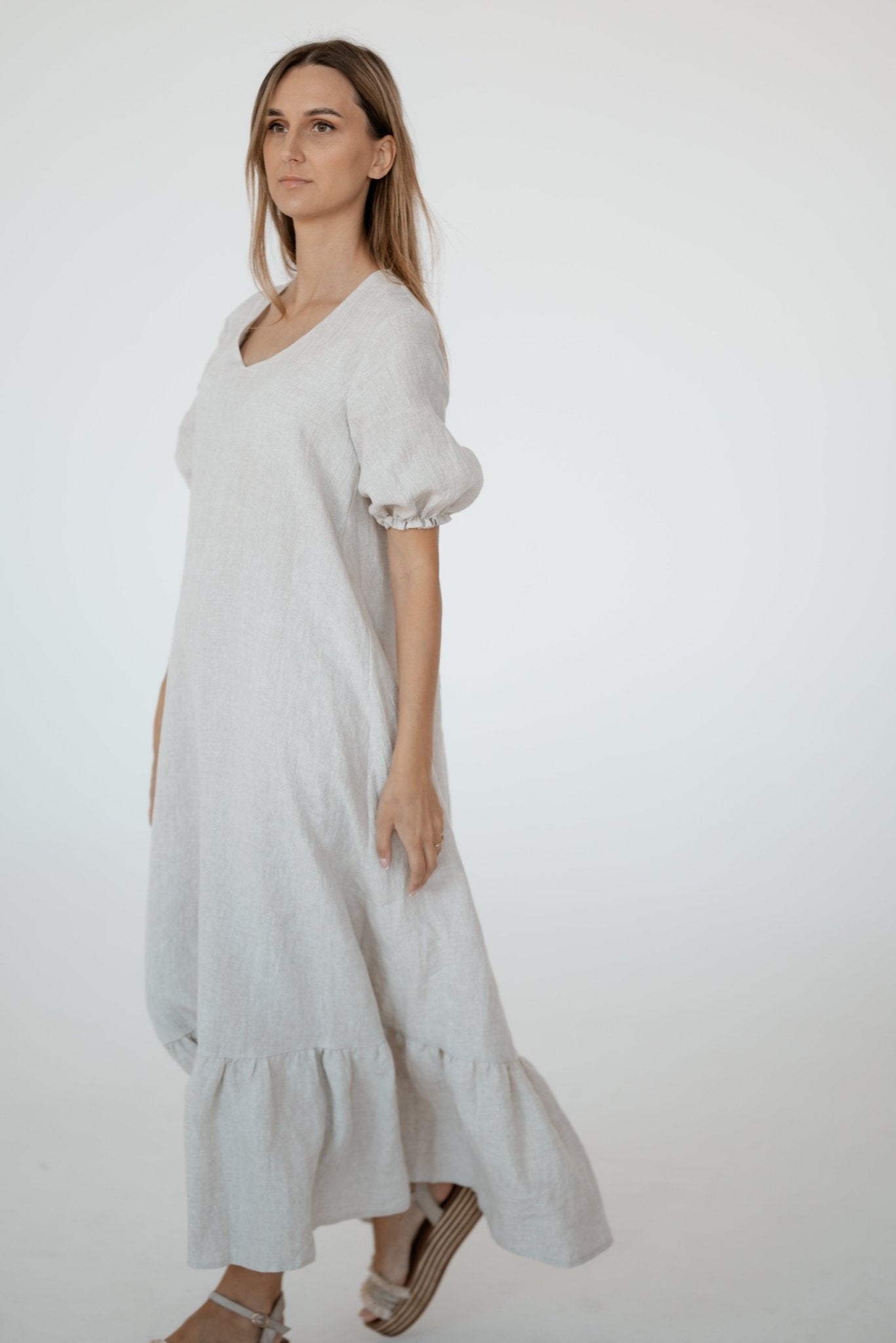Linen Tablecloth – Natural – White | Wholesale Linen Towels, Tablecloths, Napkins, Bathrobes, Aprons, Abayas & Thobes - Middle East Collection by Unique Linen“