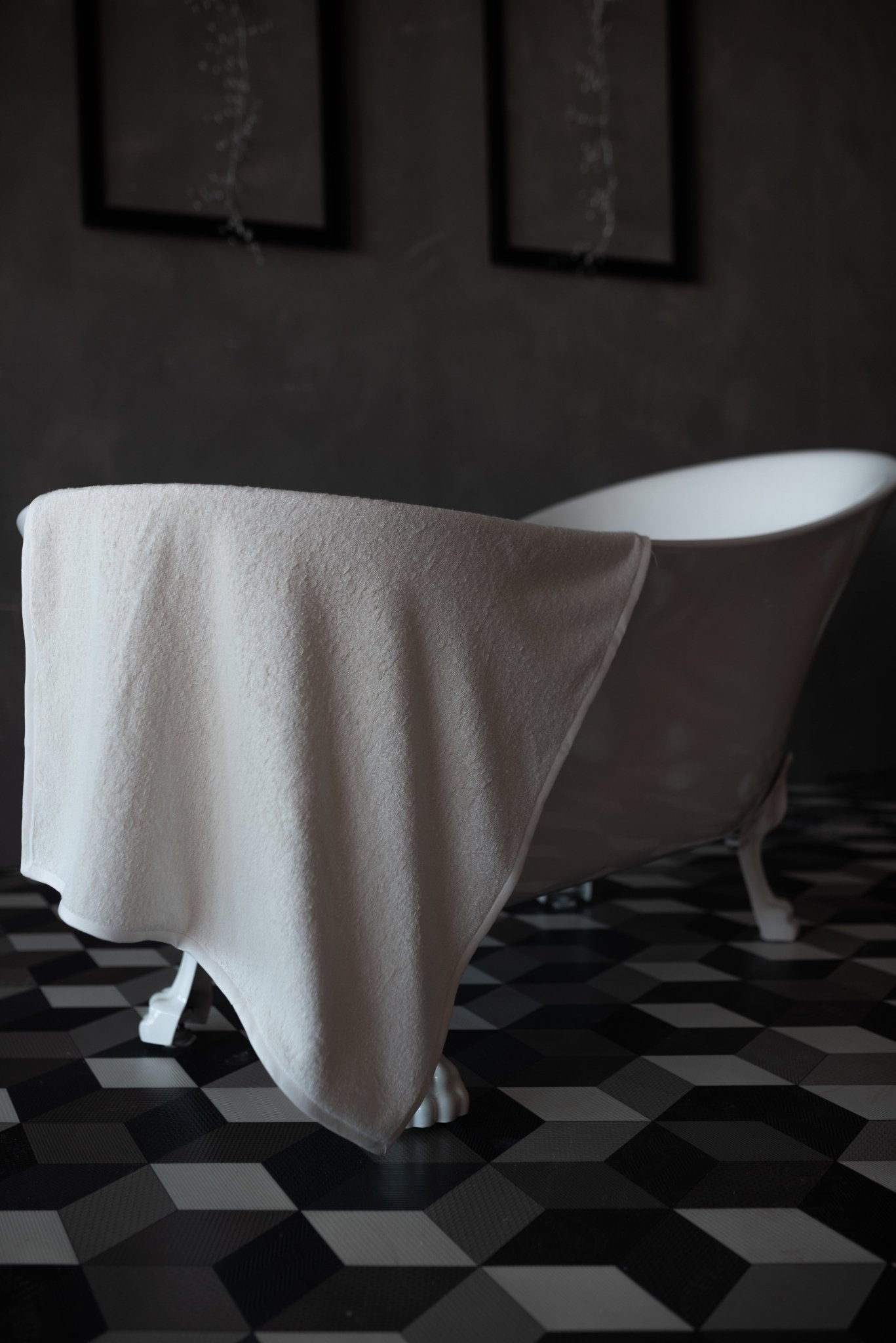 Linen Tablecloth – Natural – White | Wholesale Linen Towels, Tablecloths, Napkins, Bathrobes, Aprons, Abayas & Thobes - Middle East Collection by Unique Linen“