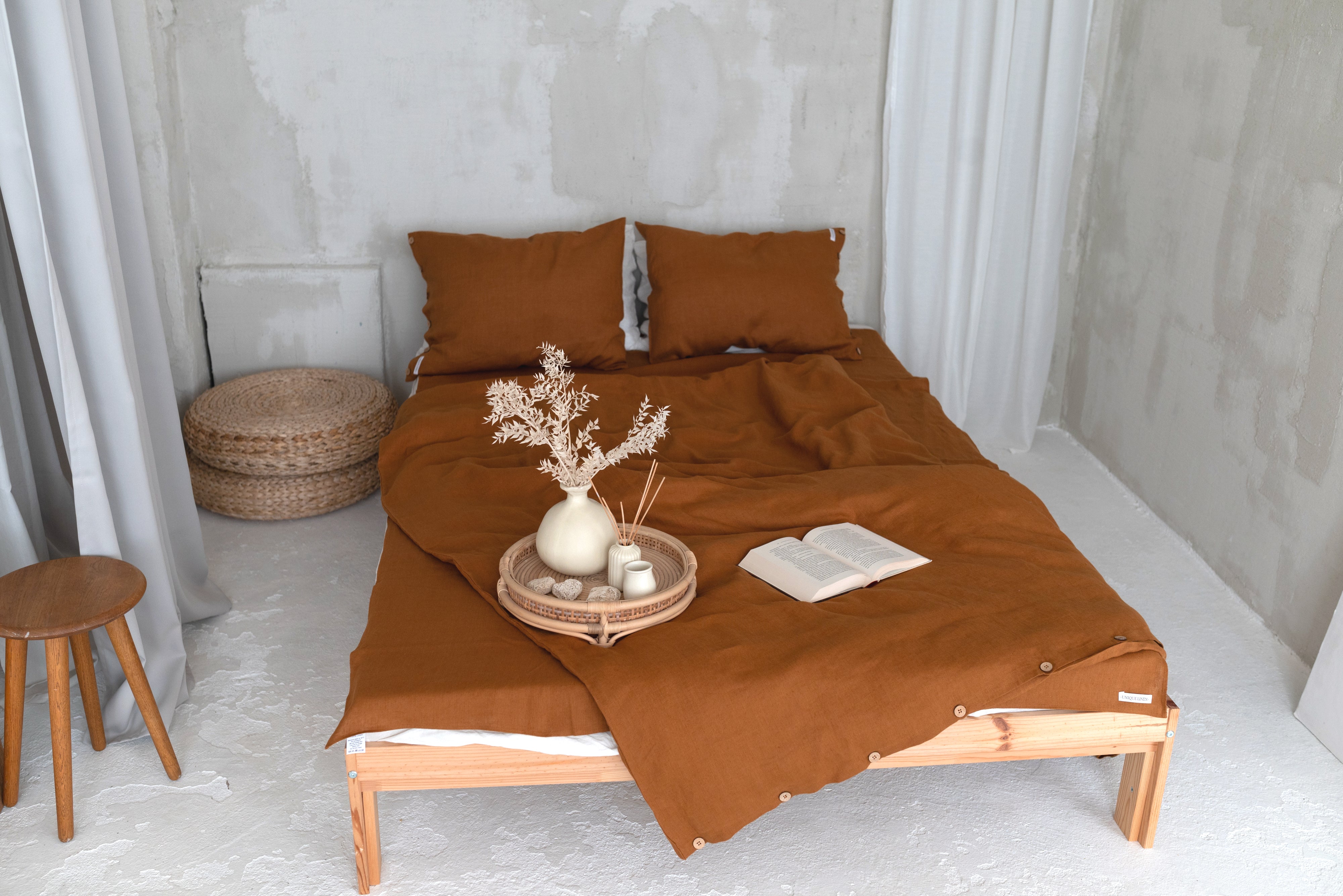 Linen duvet cover with coconut buttons in Cinnamon colour (3330)