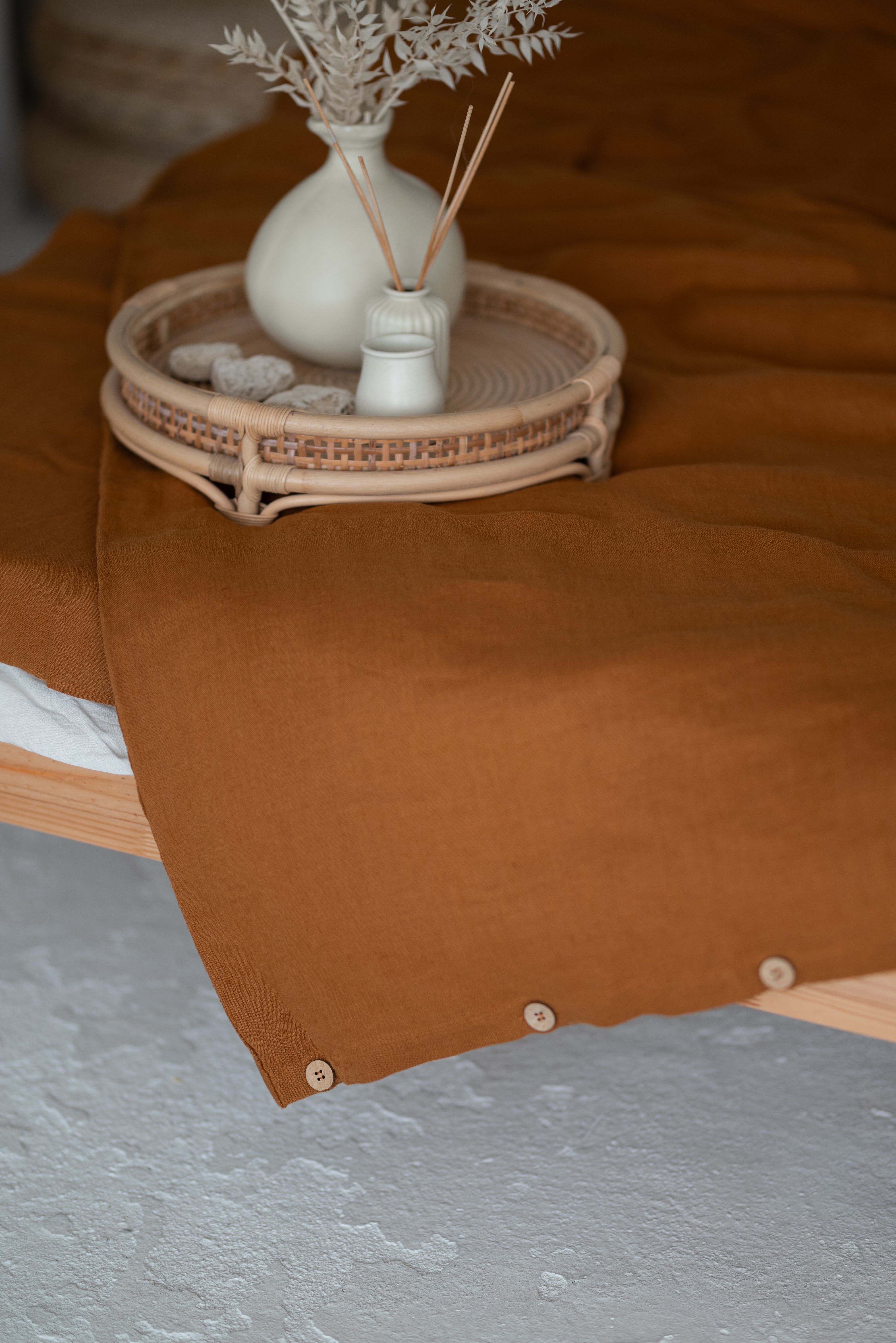 Linen duvet cover with coconut buttons in Cinnamon colour (3330)