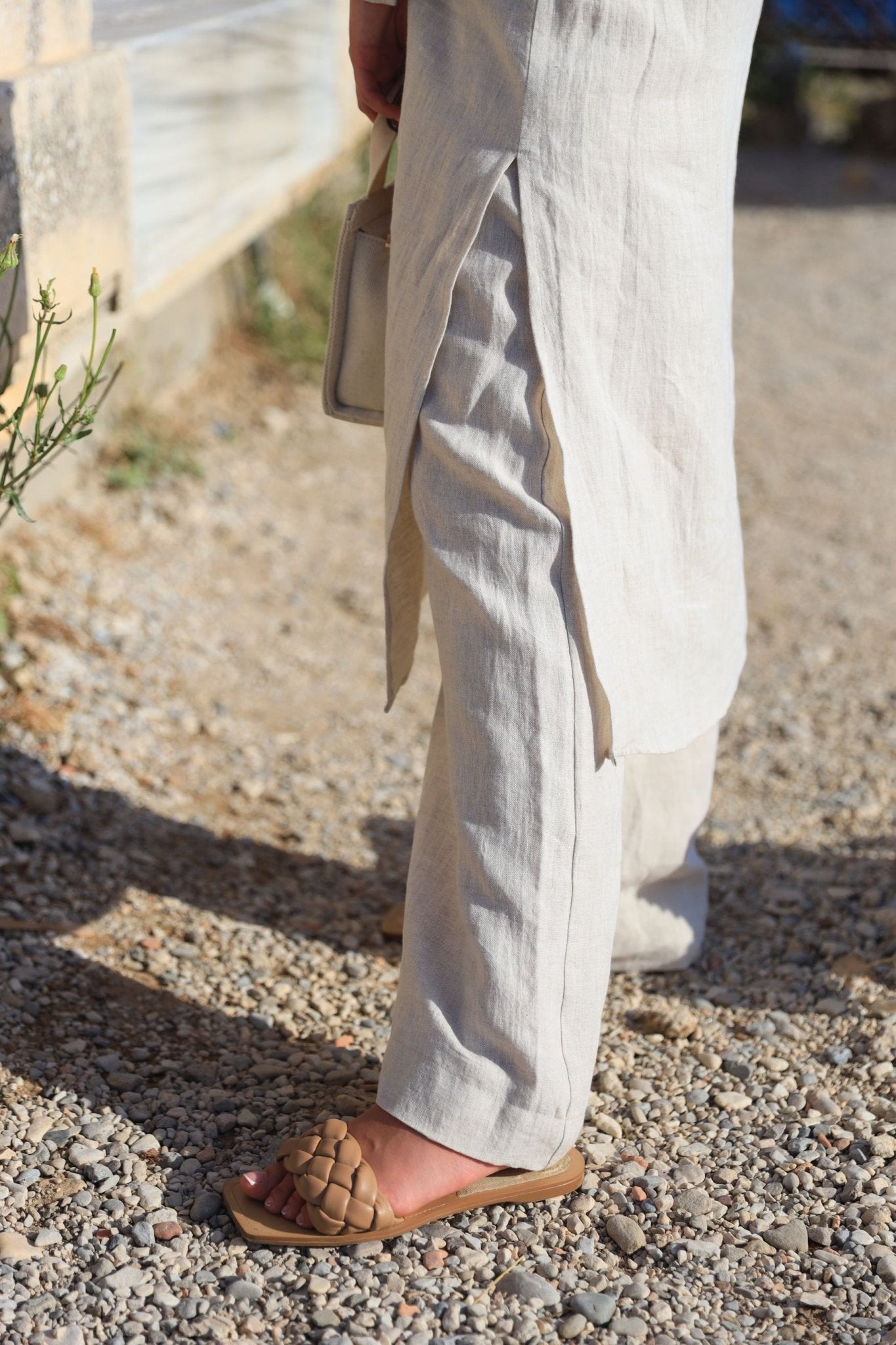 Linen Tablecloth – Natural – White | Wholesale Linen Towels, Tablecloths, Napkins, Bathrobes, Aprons, Abayas & Thobes - Middle East Collection by Unique Linen“