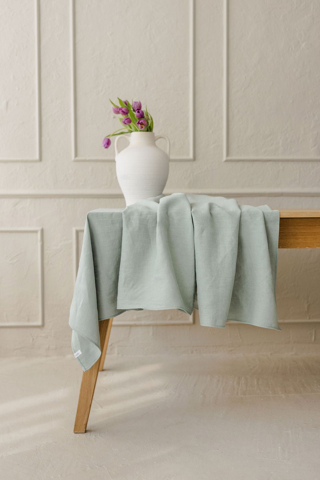 Linen Tablecloth – Natural – White | Wholesale Linen Towels, Tablecloths, Napkins, Bathrobes, Aprons, Abayas & Thobes - Middle East Collection by Unique Linen“