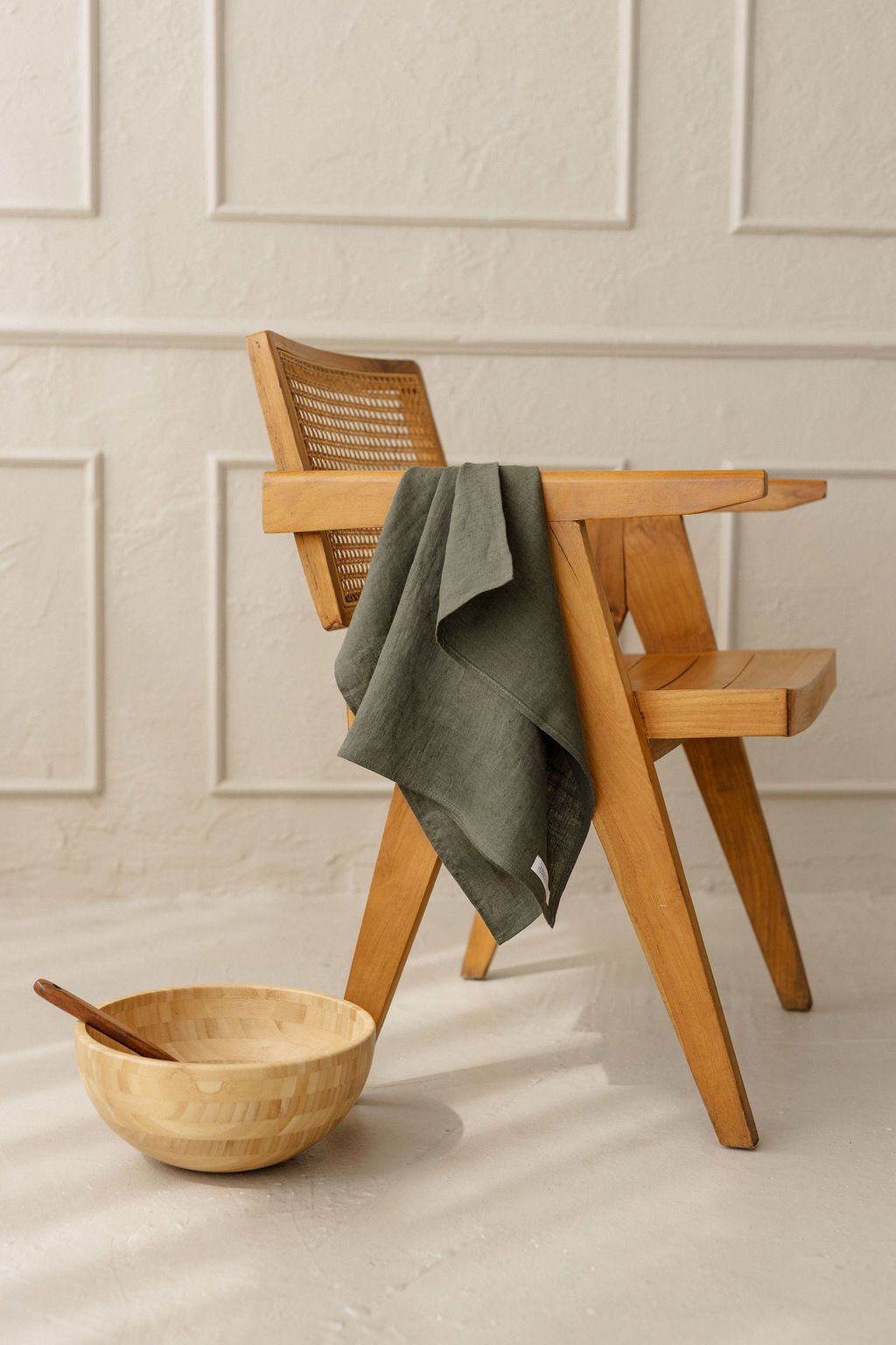 Linen Tablecloth – Natural – White | Wholesale Linen Towels, Tablecloths, Napkins, Bathrobes, Aprons, Abayas & Thobes - Middle East Collection by Unique Linen“
