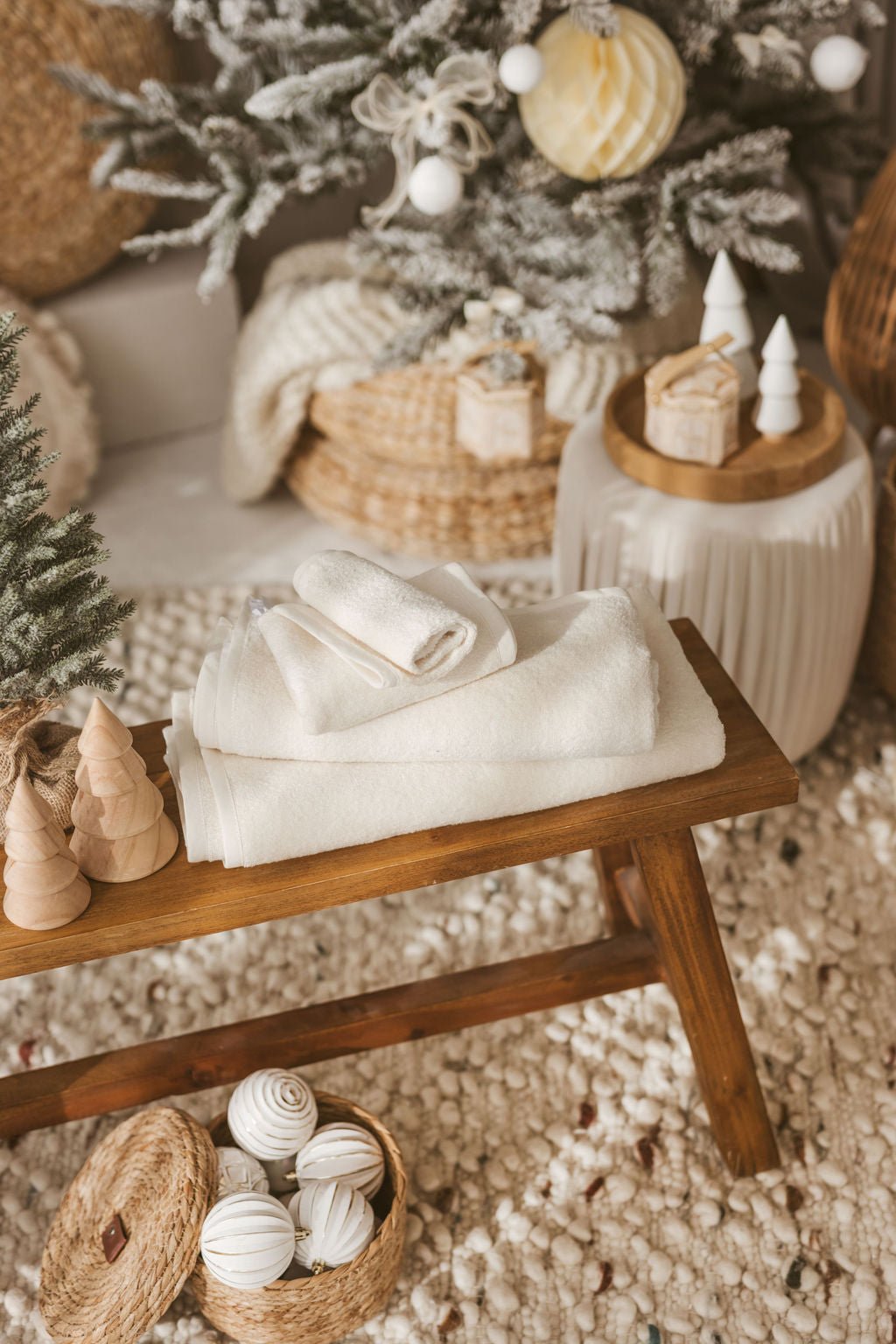 Linen Tablecloth – Natural – White | Wholesale Linen Towels, Tablecloths, Napkins, Bathrobes, Aprons, Abayas & Thobes - Middle East Collection by Unique Linen“