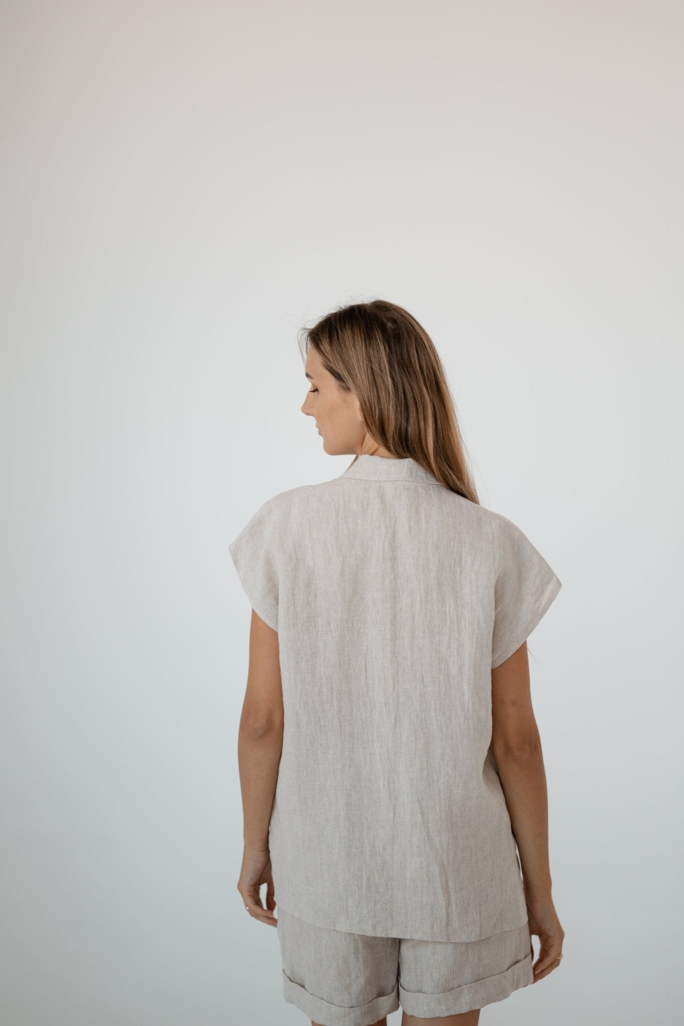 Linen Tablecloth – Natural – White | Wholesale Linen Towels, Tablecloths, Napkins, Bathrobes, Aprons, Abayas & Thobes - Middle East Collection by Unique Linen“