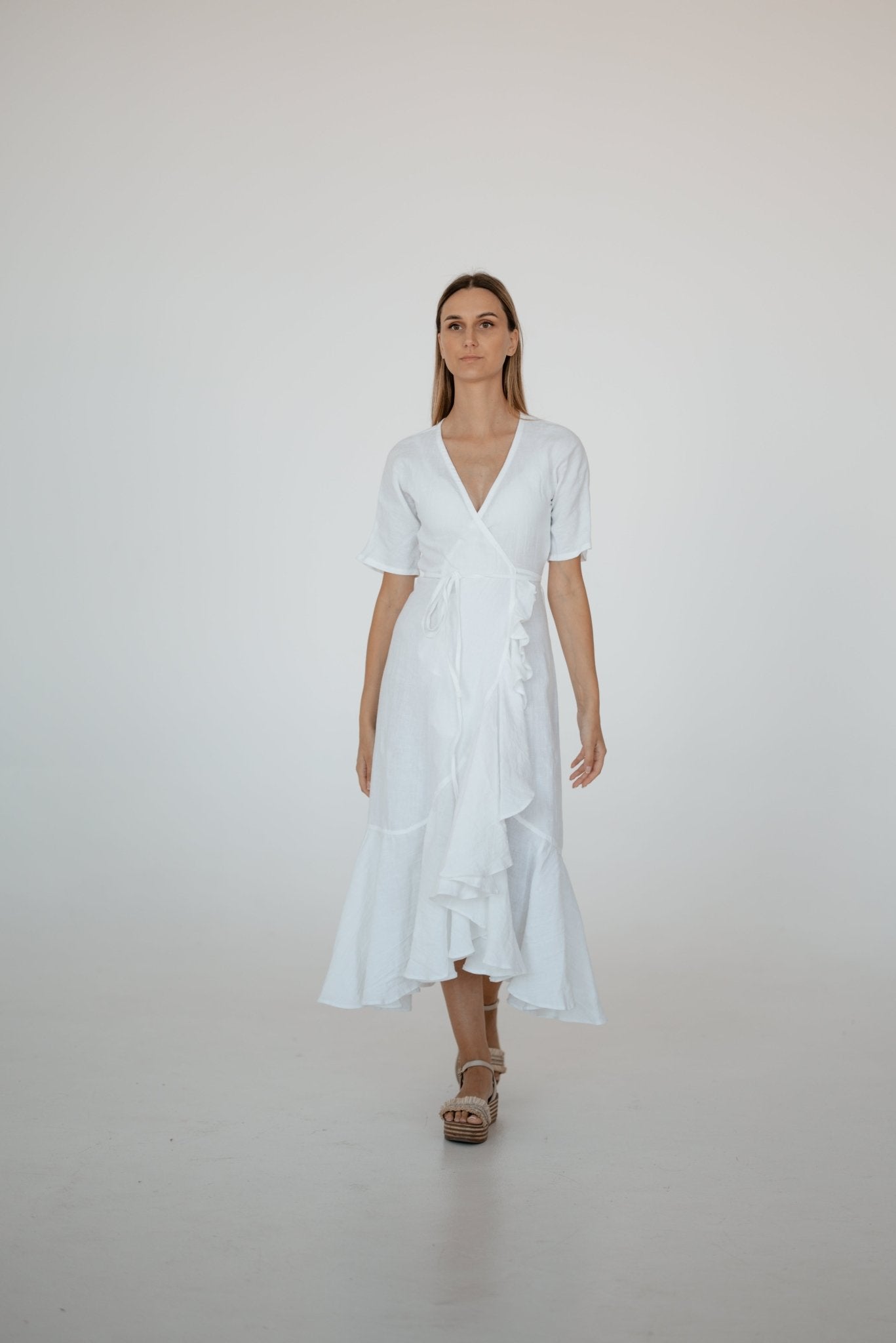 Linen Tablecloth – Natural – White | Wholesale Linen Towels, Tablecloths, Napkins, Bathrobes, Aprons, Abayas & Thobes - Middle East Collection by Unique Linen“