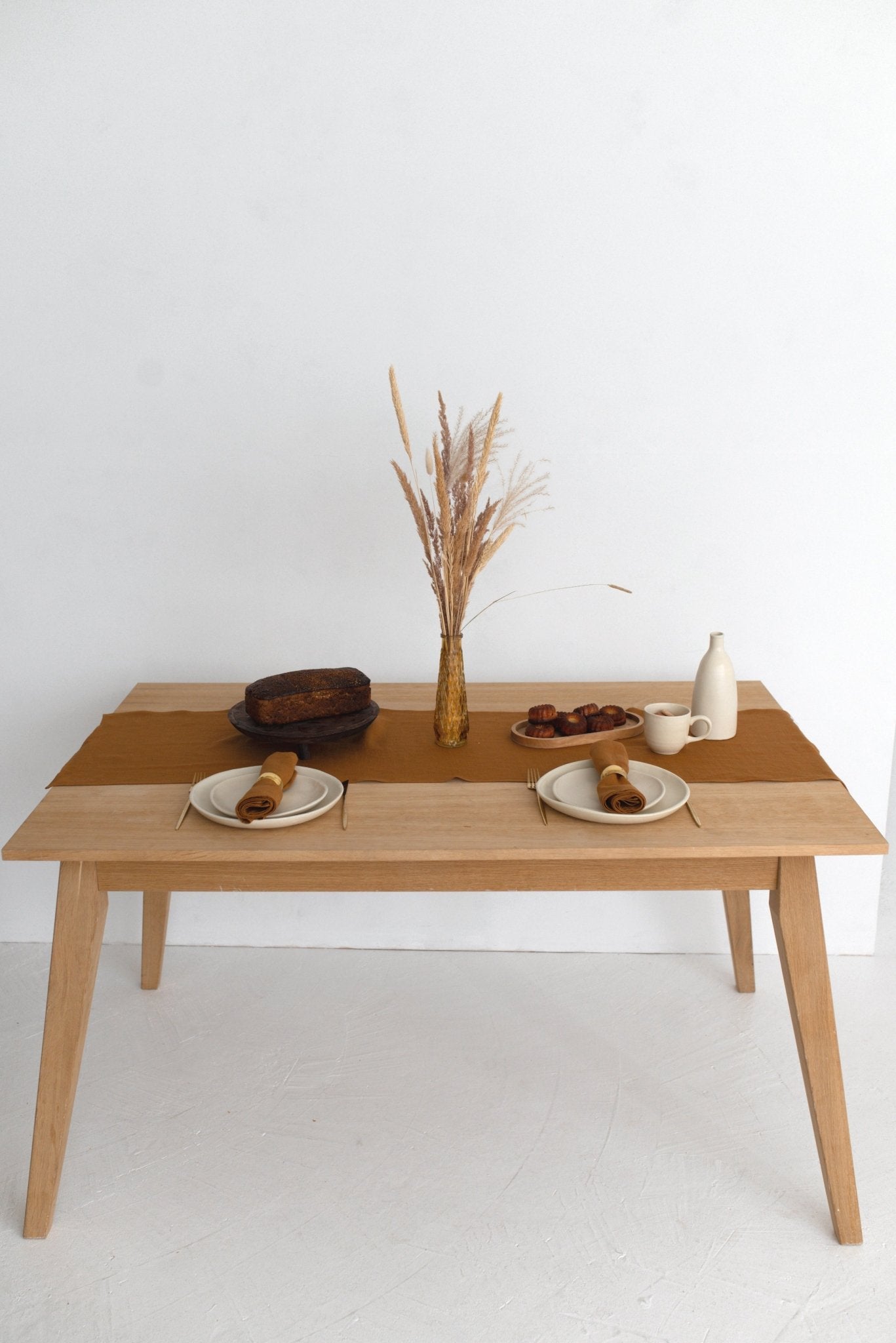 Linen Tablecloth – Natural – White | Wholesale Linen Towels, Tablecloths, Napkins, Bathrobes, Aprons, Abayas & Thobes - Middle East Collection by Unique Linen“