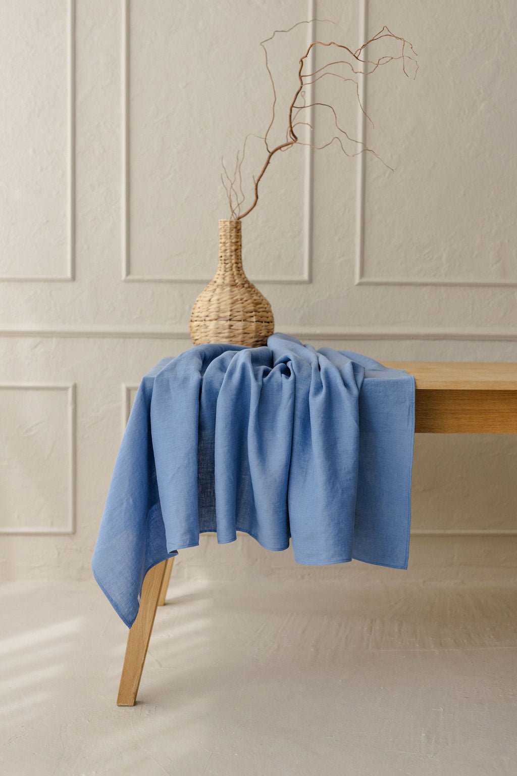 Linen Tablecloth – Natural – White | Wholesale Linen Towels, Tablecloths, Napkins, Bathrobes, Aprons, Abayas & Thobes - Middle East Collection by Unique Linen“