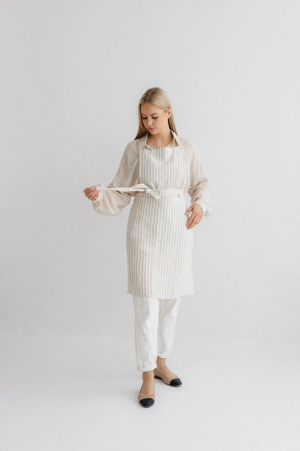 Linen Tablecloth – Natural – White | Wholesale Linen Towels, Tablecloths, Napkins, Bathrobes, Aprons, Abayas & Thobes - Middle East Collection by Unique Linen“