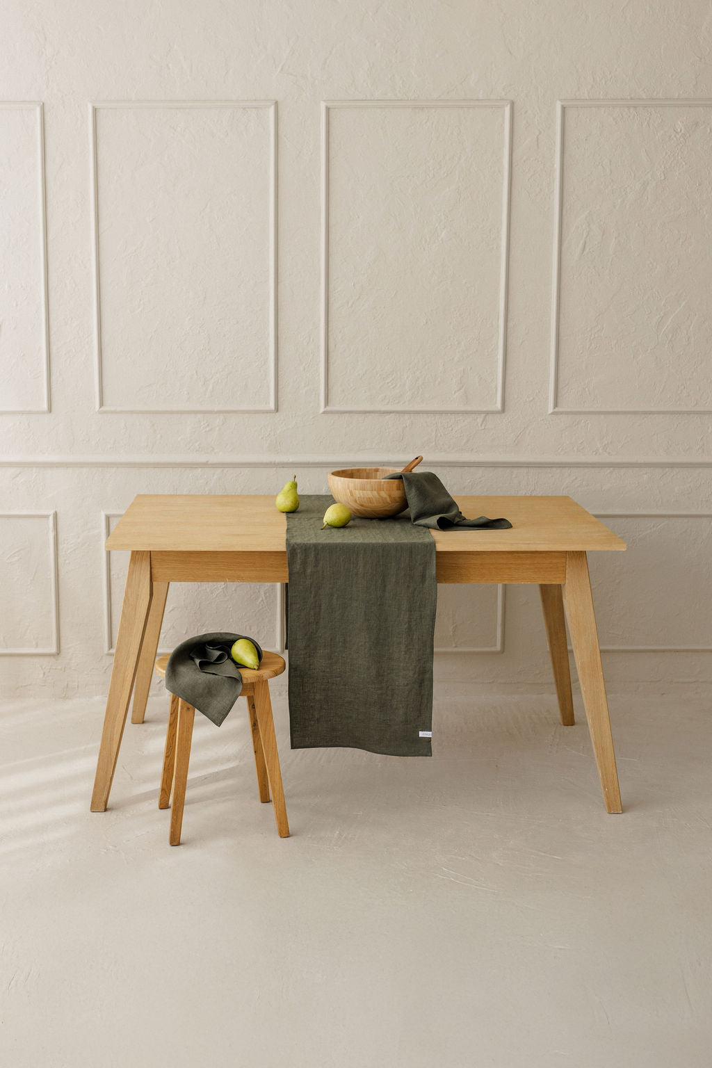 Linen Tablecloth – Natural – White | Wholesale Linen Towels, Tablecloths, Napkins, Bathrobes, Aprons, Abayas & Thobes - Middle East Collection by Unique Linen“