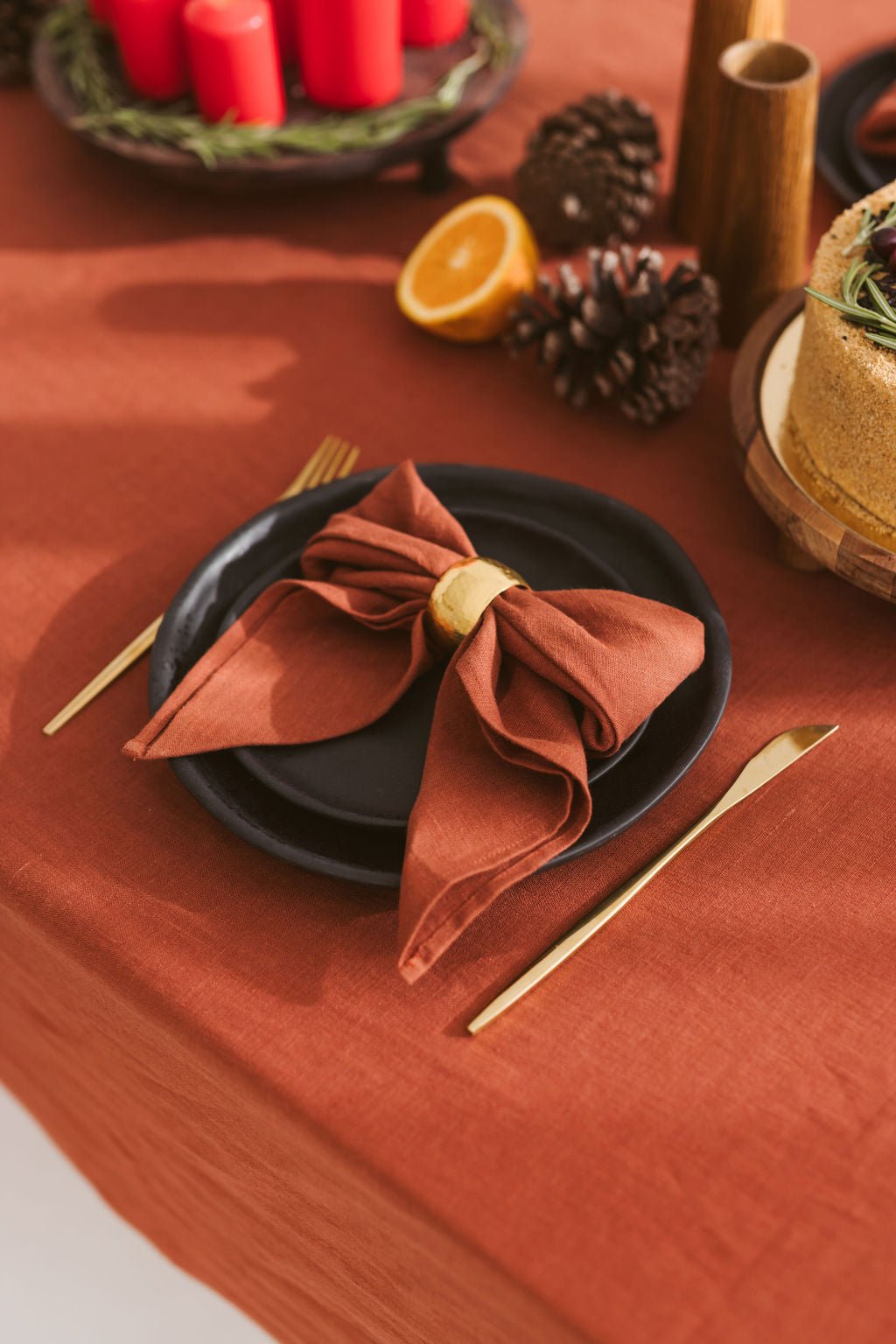 Linen Tablecloth – Natural – White | Wholesale Linen Towels, Tablecloths, Napkins, Bathrobes, Aprons, Abayas & Thobes - Middle East Collection by Unique Linen“