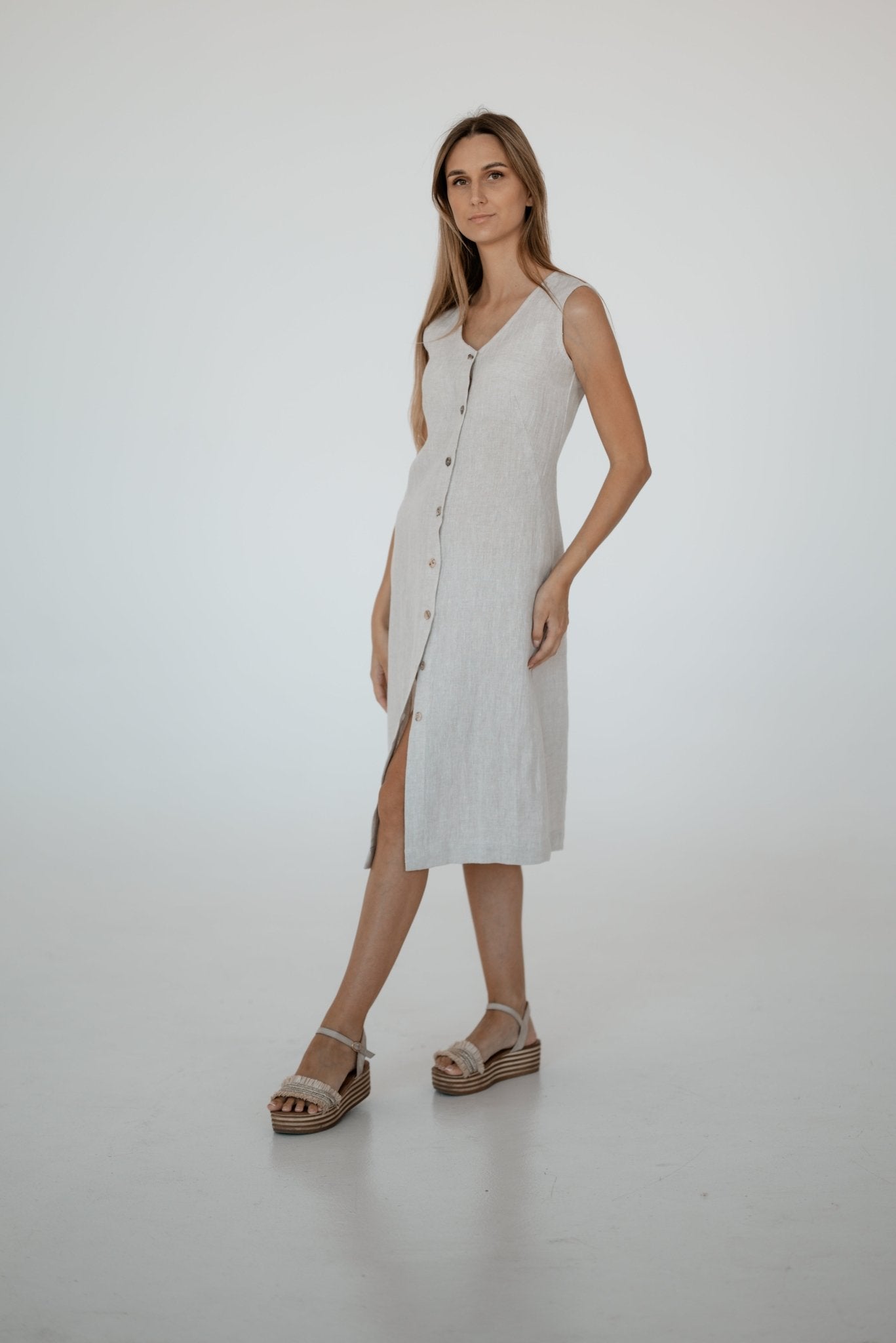 Linen Tablecloth – Natural – White | Wholesale Linen Towels, Tablecloths, Napkins, Bathrobes, Aprons, Abayas & Thobes - Middle East Collection by Unique Linen“
