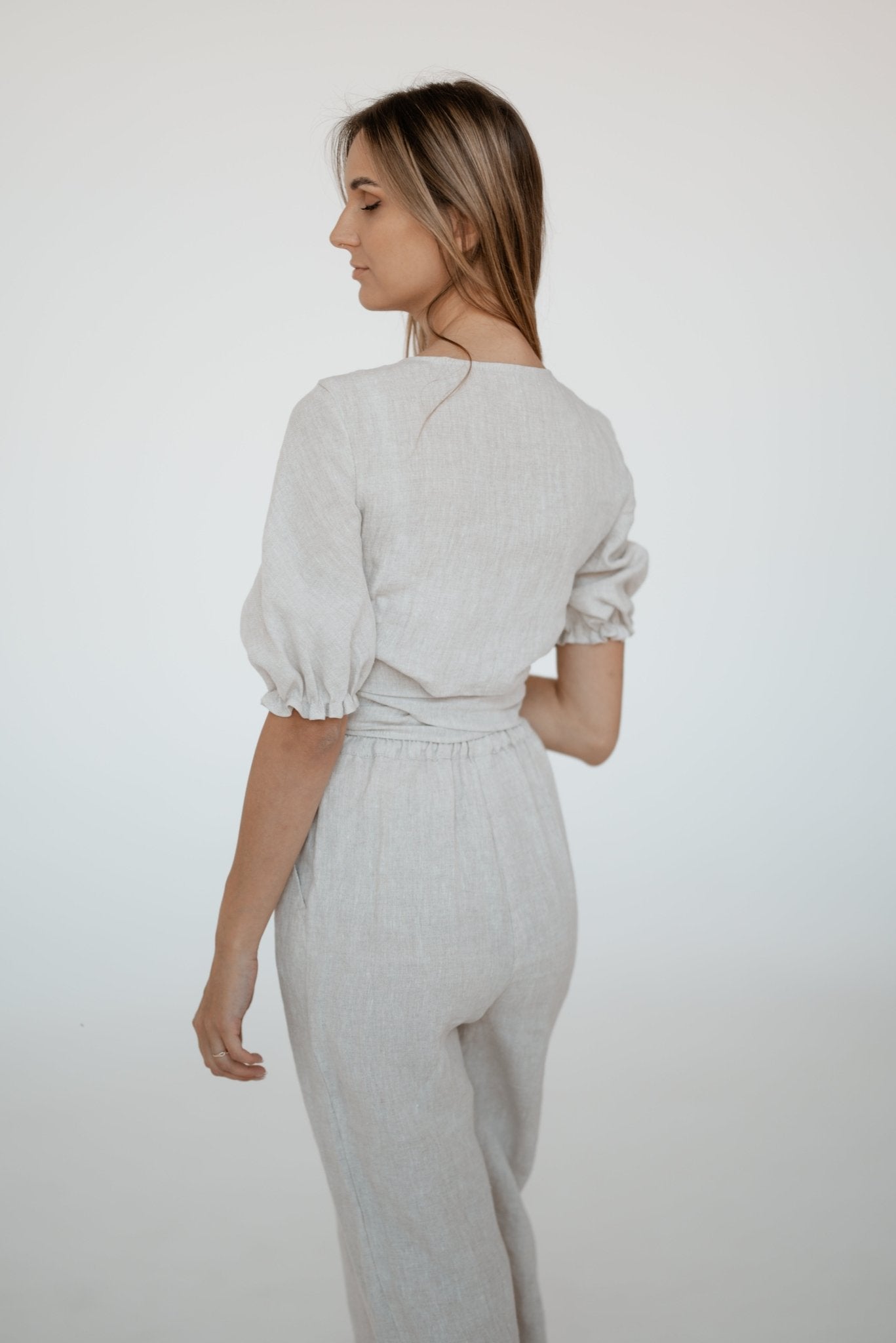 Linen Tablecloth – Natural – White | Wholesale Linen Towels, Tablecloths, Napkins, Bathrobes, Aprons, Abayas & Thobes - Middle East Collection by Unique Linen“