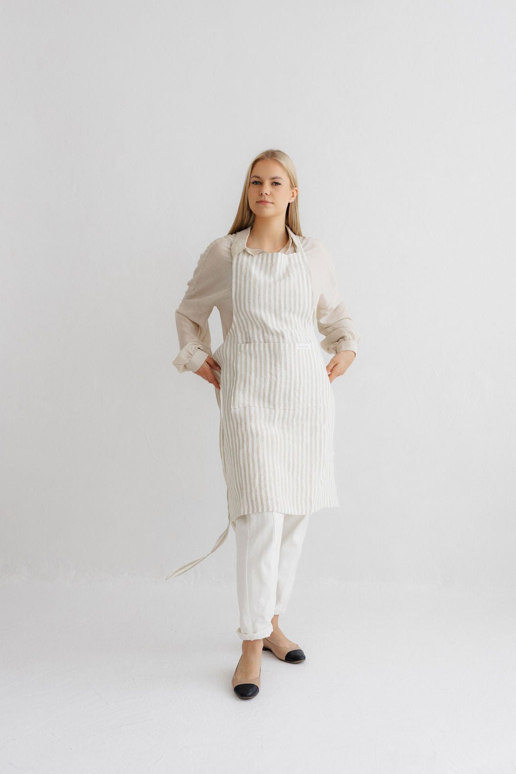 Linen Tablecloth – Natural – White | Wholesale Linen Towels, Tablecloths, Napkins, Bathrobes, Aprons, Abayas & Thobes - Middle East Collection by Unique Linen“