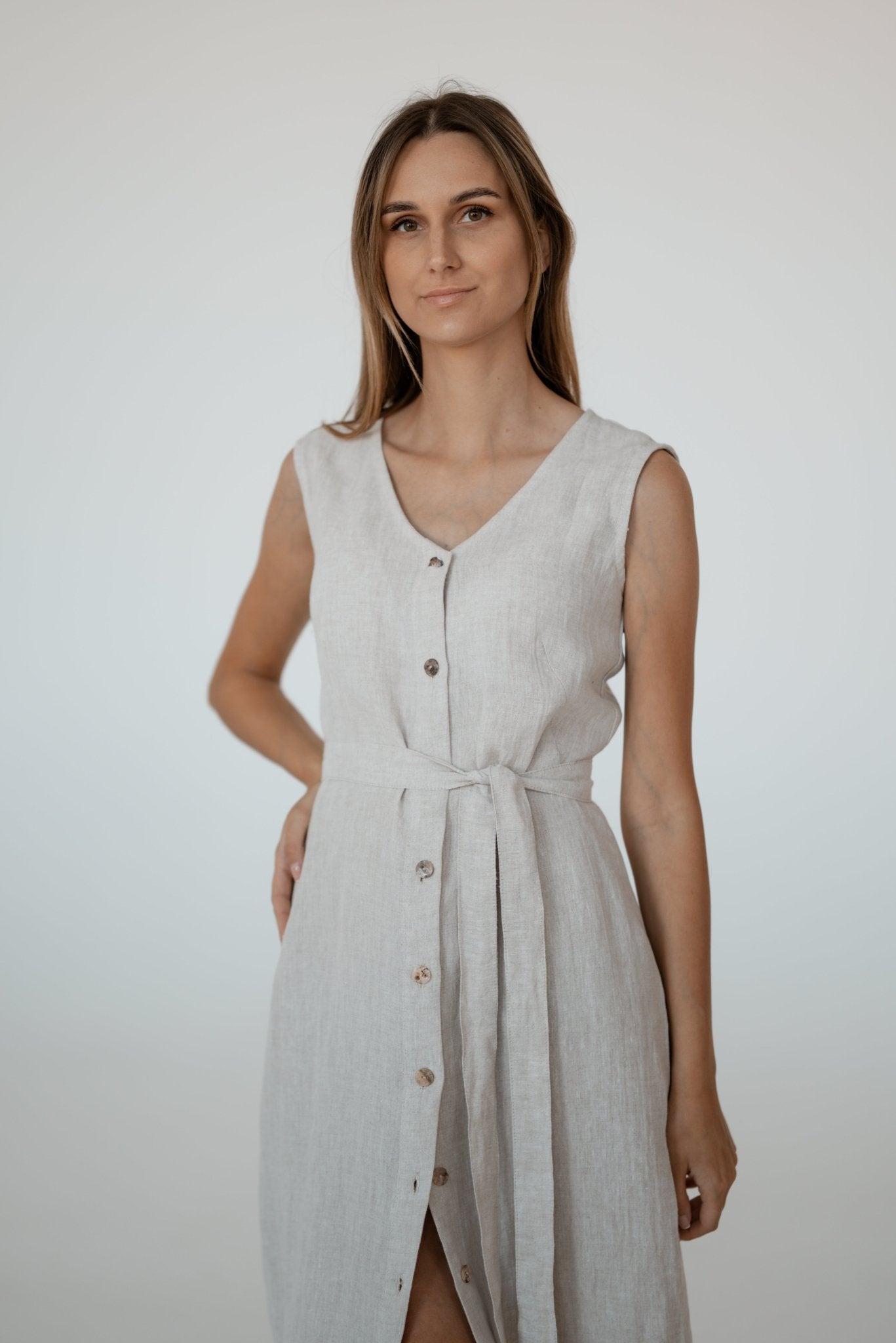 Linen Tablecloth – Natural – White | Wholesale Linen Towels, Tablecloths, Napkins, Bathrobes, Aprons, Abayas & Thobes - Middle East Collection by Unique Linen“