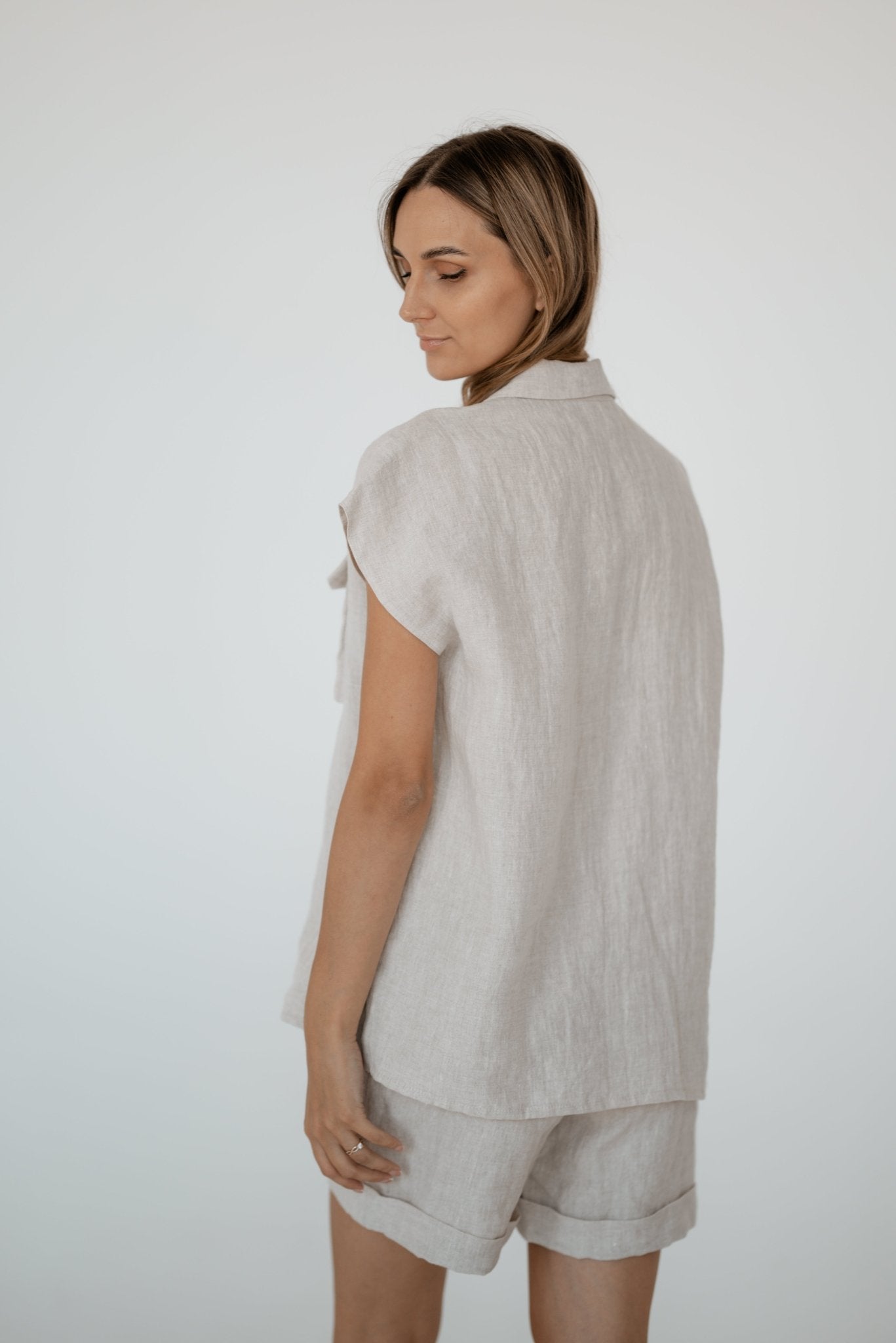 Linen Tablecloth – Natural – White | Wholesale Linen Towels, Tablecloths, Napkins, Bathrobes, Aprons, Abayas & Thobes - Middle East Collection by Unique Linen“