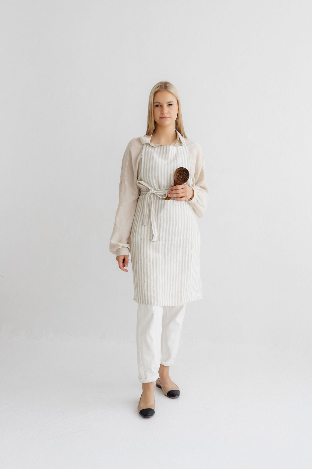 Linen Tablecloth – Natural – White | Wholesale Linen Towels, Tablecloths, Napkins, Bathrobes, Aprons, Abayas & Thobes - Middle East Collection by Unique Linen“