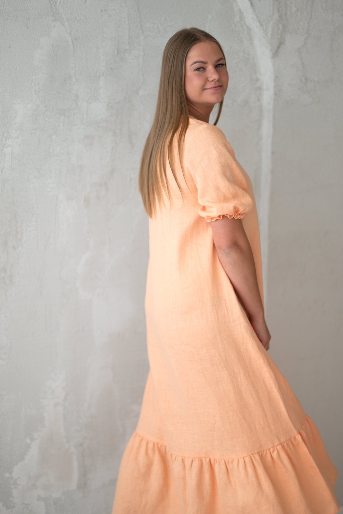 Linen Tablecloth – Natural – White | Wholesale Linen Towels, Tablecloths, Napkins, Bathrobes, Aprons, Abayas & Thobes - Middle East Collection by Unique Linen“