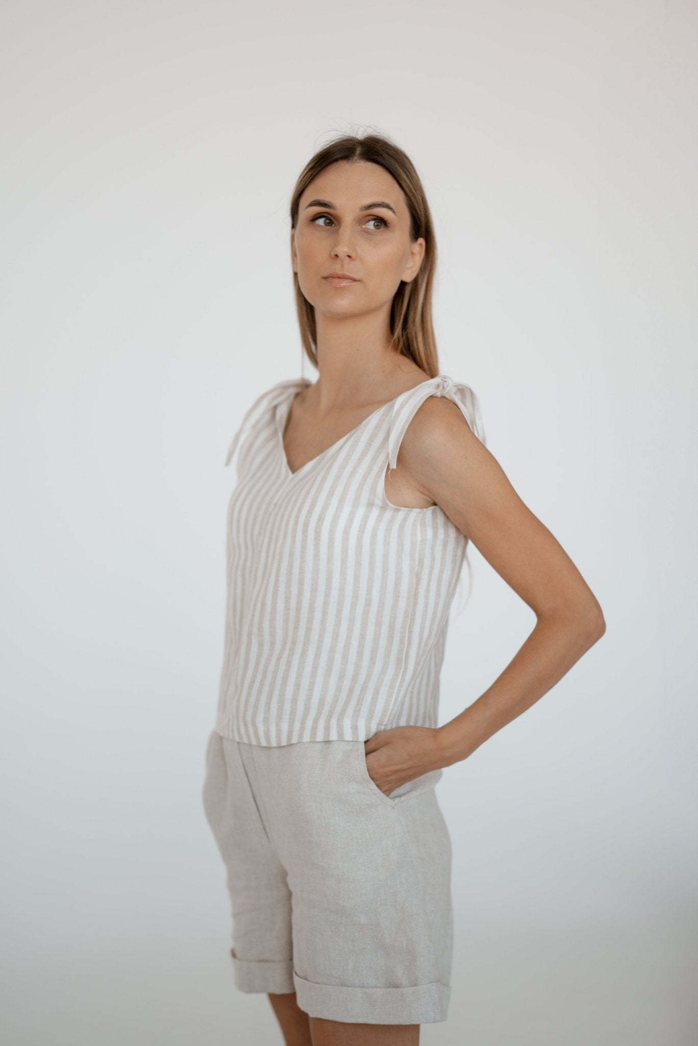 Linen Tablecloth – Natural – White | Wholesale Linen Towels, Tablecloths, Napkins, Bathrobes, Aprons, Abayas & Thobes - Middle East Collection by Unique Linen“